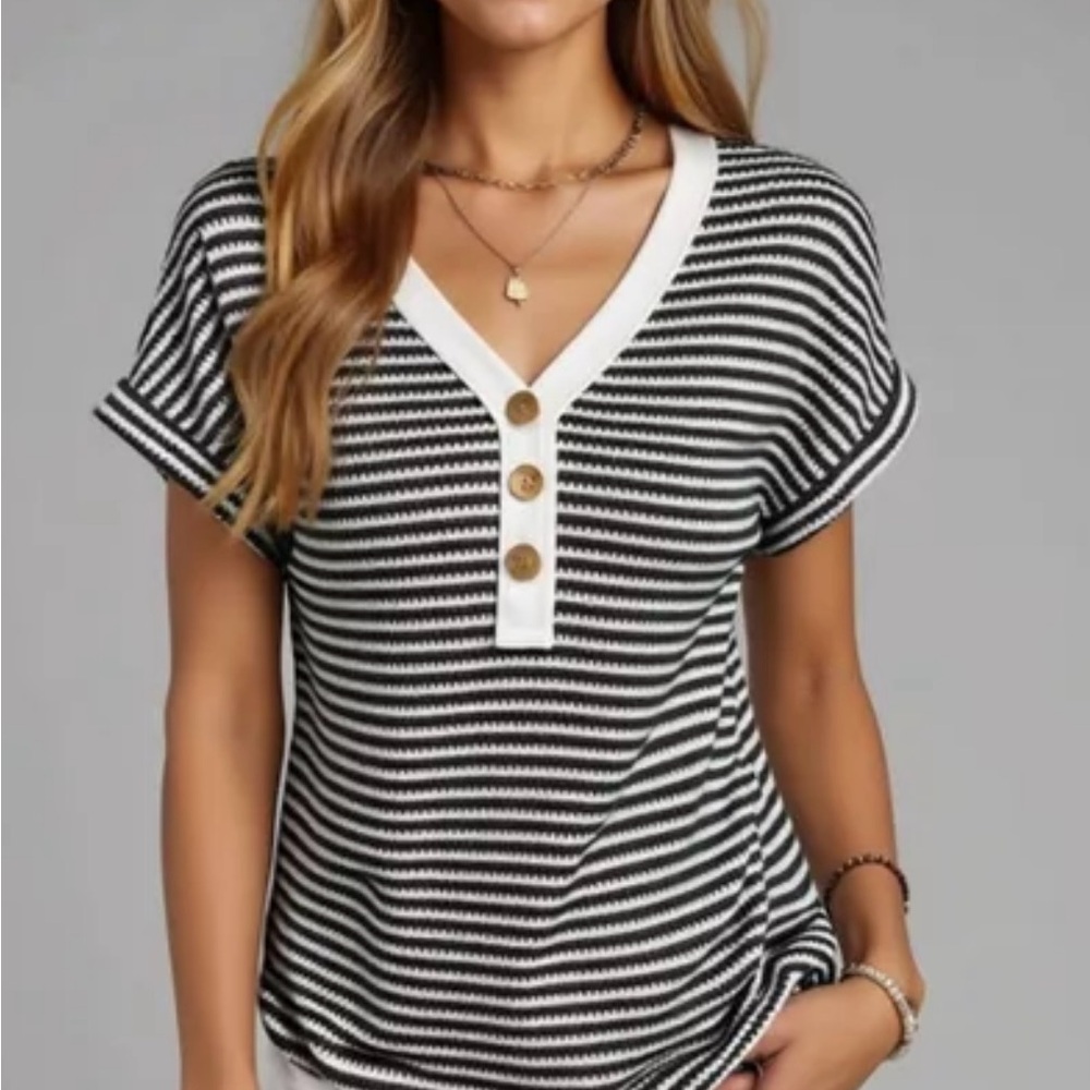 NWT Knit & Lounge Striped Black and White Buttoned Women's Top size MEDIUM